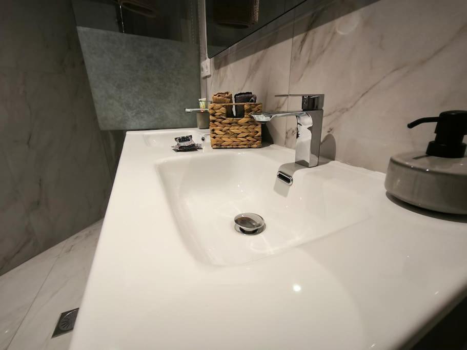 Floral Home 2 - 1St Floor Apt With Private Parking! Αθήνα Εξωτερικό φωτογραφία