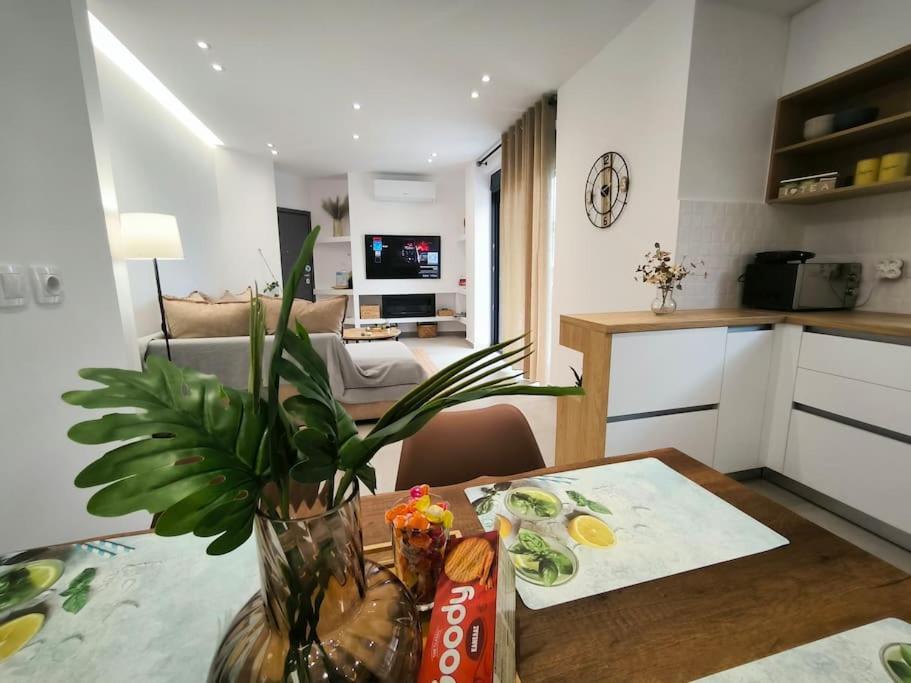 Floral Home 2 - 1St Floor Apt With Private Parking! Αθήνα Εξωτερικό φωτογραφία