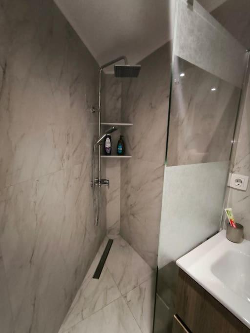 Floral Home 2 - 1St Floor Apt With Private Parking! Αθήνα Εξωτερικό φωτογραφία