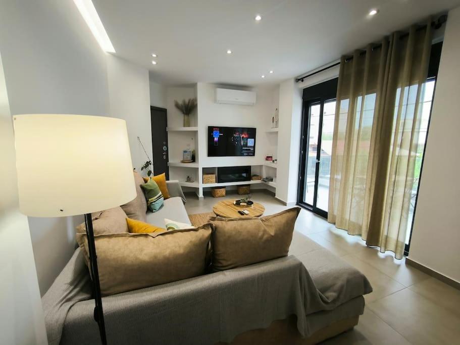Floral Home 2 - 1St Floor Apt With Private Parking! Αθήνα Εξωτερικό φωτογραφία