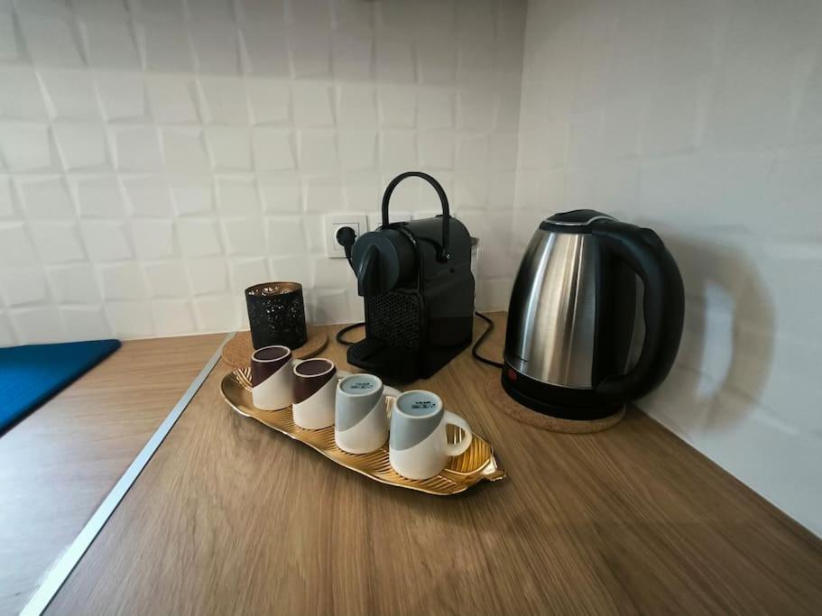 Floral Home 2 - 1St Floor Apt With Private Parking! Αθήνα Εξωτερικό φωτογραφία