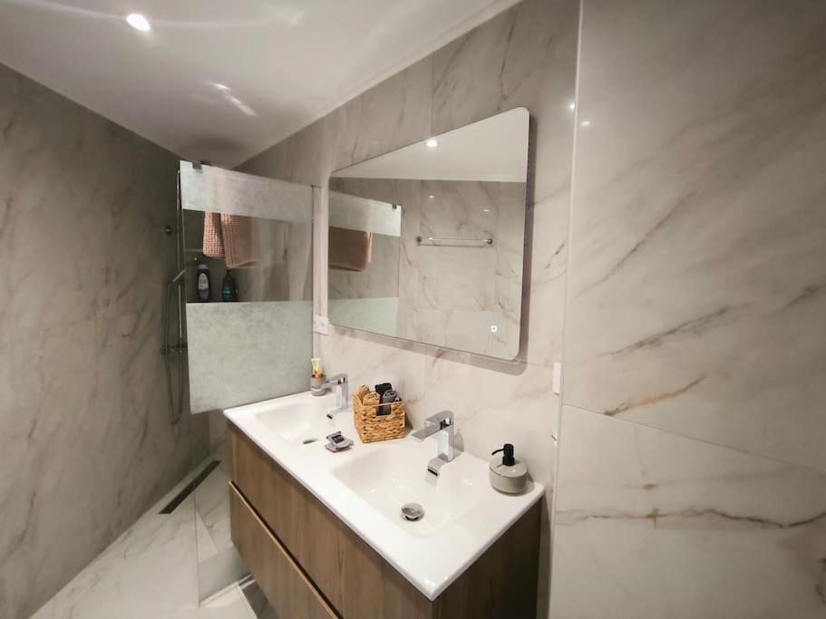 Floral Home 2 - 1St Floor Apt With Private Parking! Αθήνα Εξωτερικό φωτογραφία